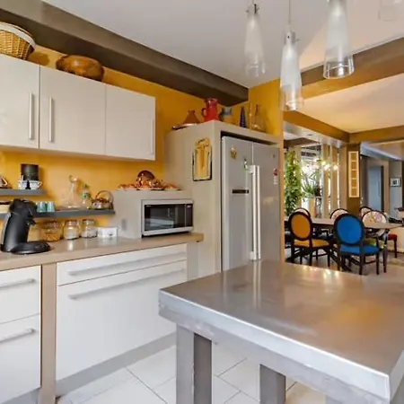 Dans A Parkings شقة