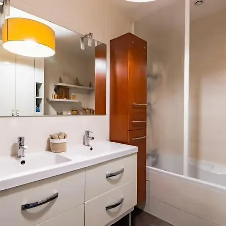 Dans A Parkings 아파트 *